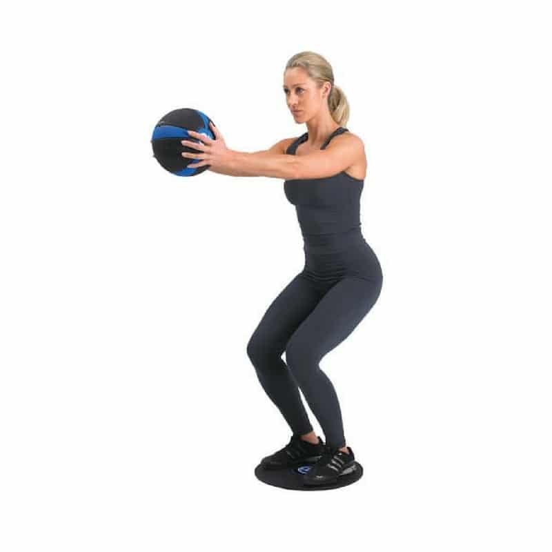 Le ballon lesté ou « Medecine ball » de Fitness-Mad est un superbe outil pour une séance d’entraînement complète du corps
