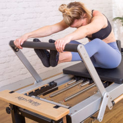 Exercice avec Reformer Pilates professionnel A8 Align-Pilates